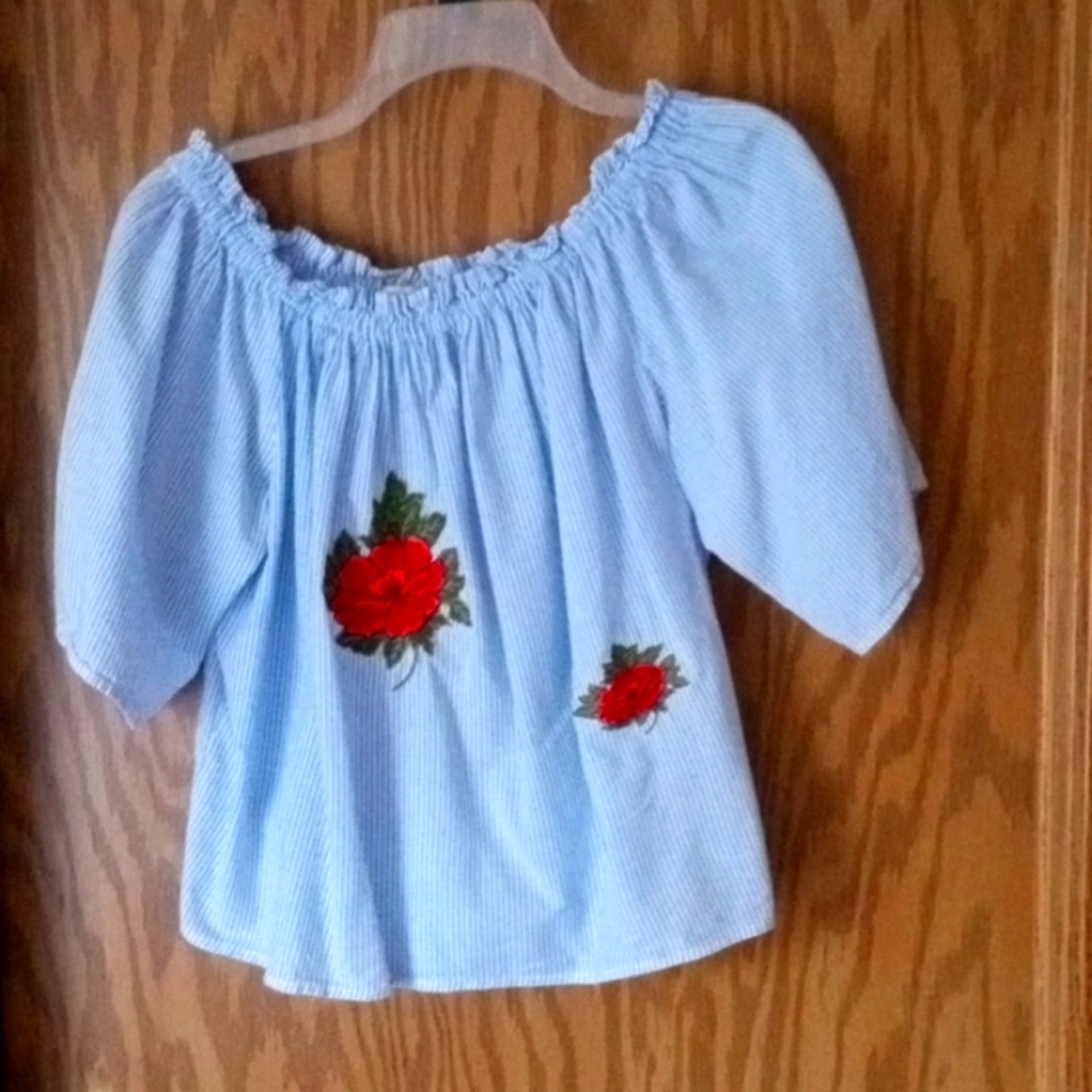 Shoulder off shoulder Forever21 blouse. Med.  Embroidery.